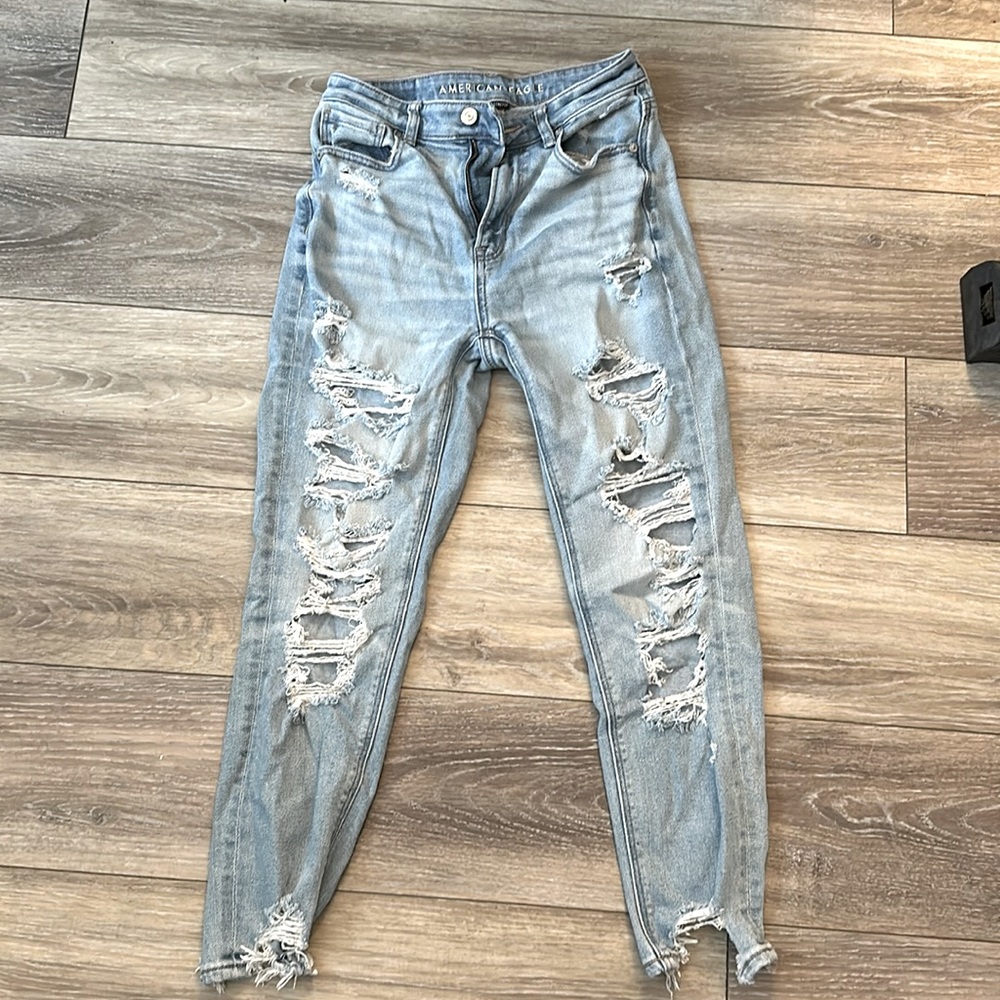 Size 2 short American eagle mom jean, distressed